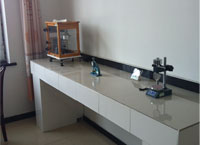 實(shí)驗(yàn)室右側(cè)